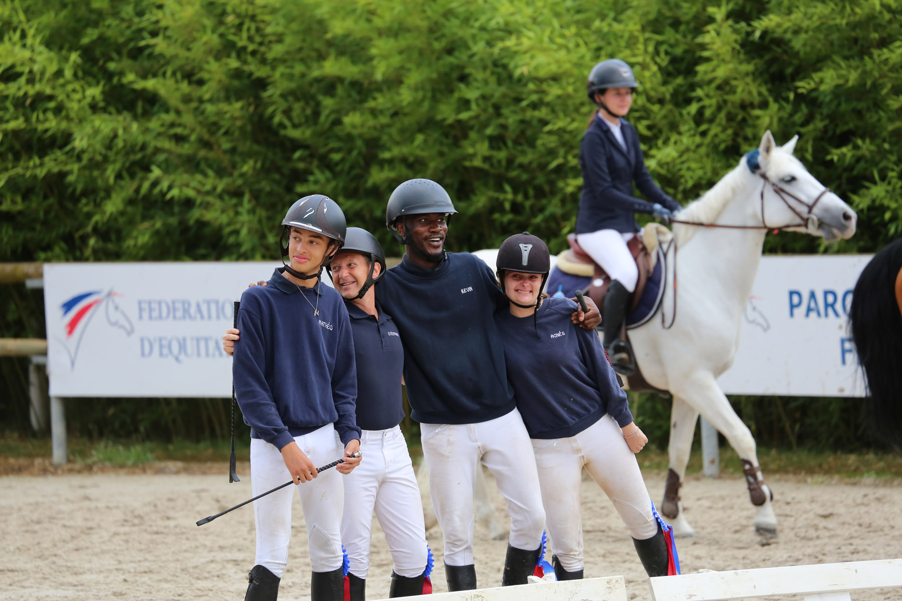 découvrez notre poney club à montpellier : activités équestres pour enfants et adultes, cours d'équitation, balades en pleine nature et soins des poneys. rejoignez une ambiance conviviale et profitez de nos infrastructures adaptées à tous les niveaux.