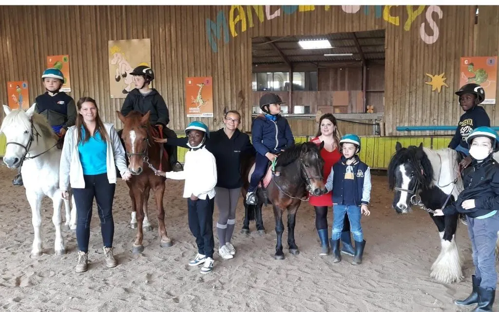découvrez le poney club des ulis : des activités équestres pour enfants et adultes, cours d'équitation, stages et animations dans une ambiance conviviale aux ulis. rejoignez-nous pour partager la passion du cheval en toute sécurité !
