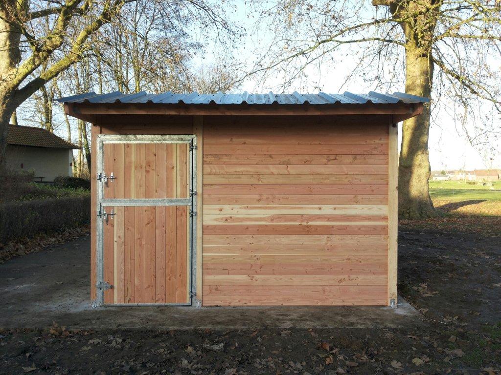 découvrez les avantages d'un box en bois pour chevaux et apprenez comment l'installer facilement pour offrir un abri confortable et sécurisé à votre cheval.