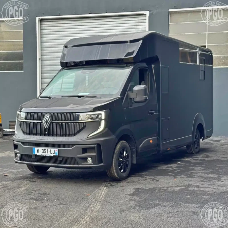 découvrez les avantages d'un camion chevaux 4 places : confort, sécurité et praticité pour transporter vos chevaux en toute sérénité.